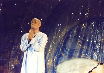 Sri Chinmoy Praha 1995 2.JPG
